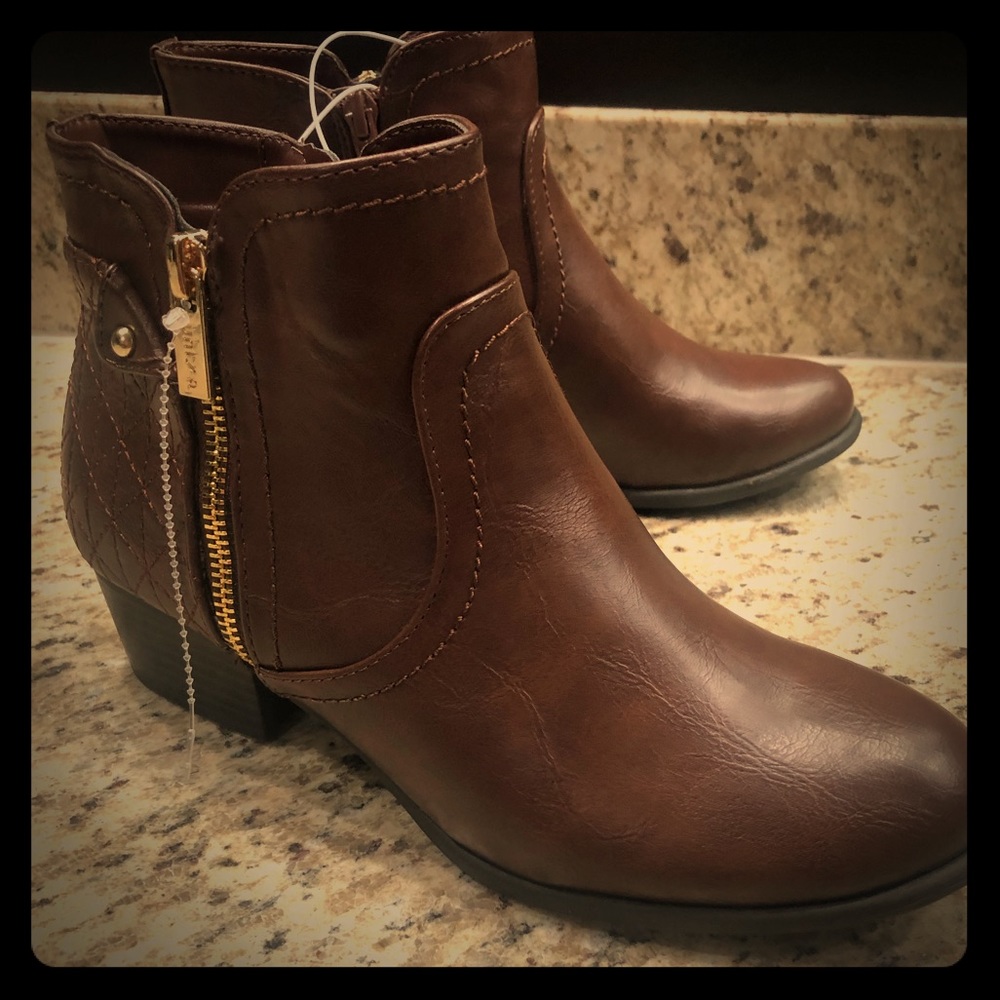 Unisa Ankle Booties